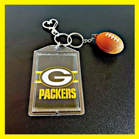 Greenbay Packers Football 🏈 Keychain - Picture 1 of 9